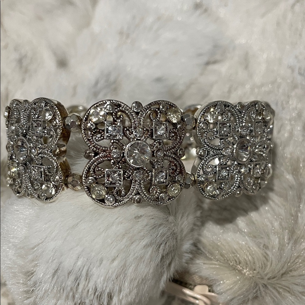 Elegant Silver Filigree Bracelet - Picture 3 of 5